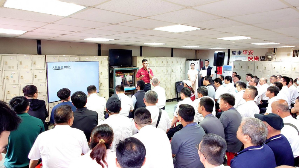 新北市電動公車消防演練登場 落實「安全第一」守護乘客安心