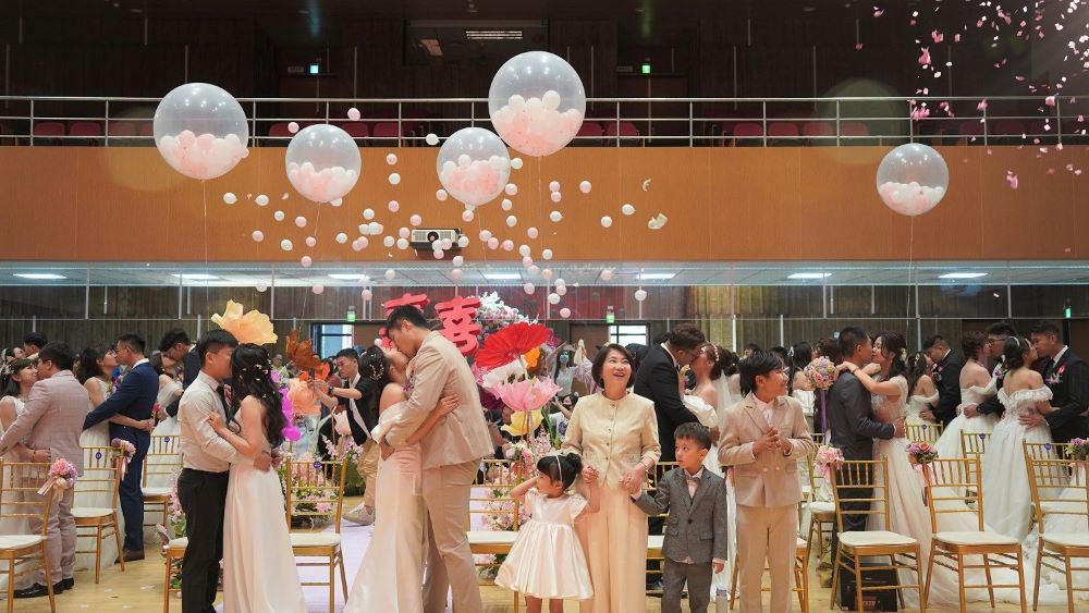 屏東集團婚禮30對新人浪漫完成終身大事