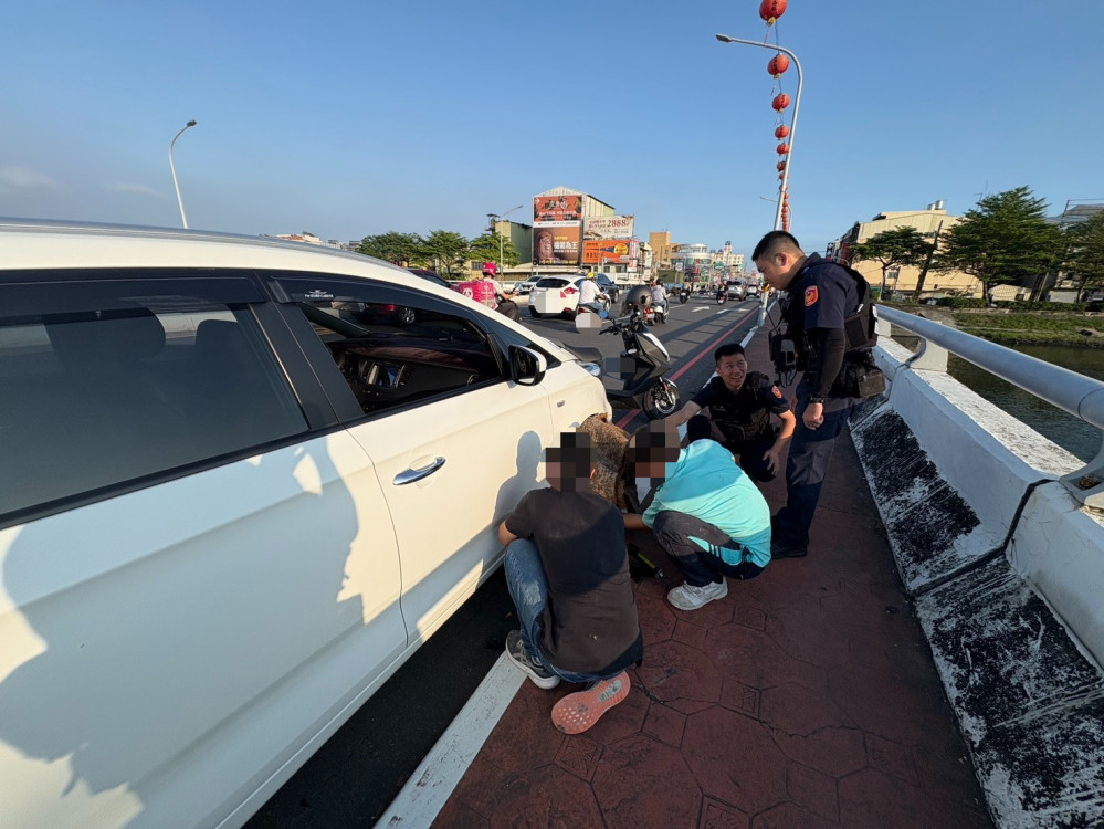 不是烏賊車！轎車行駛竟直冒白煙 南警即時攔停救援