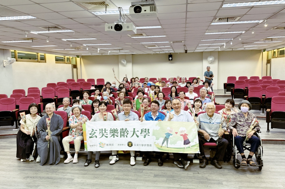 玄奘樂齡大學結業暨學習成果展 　成果多元豐富促進世代融合