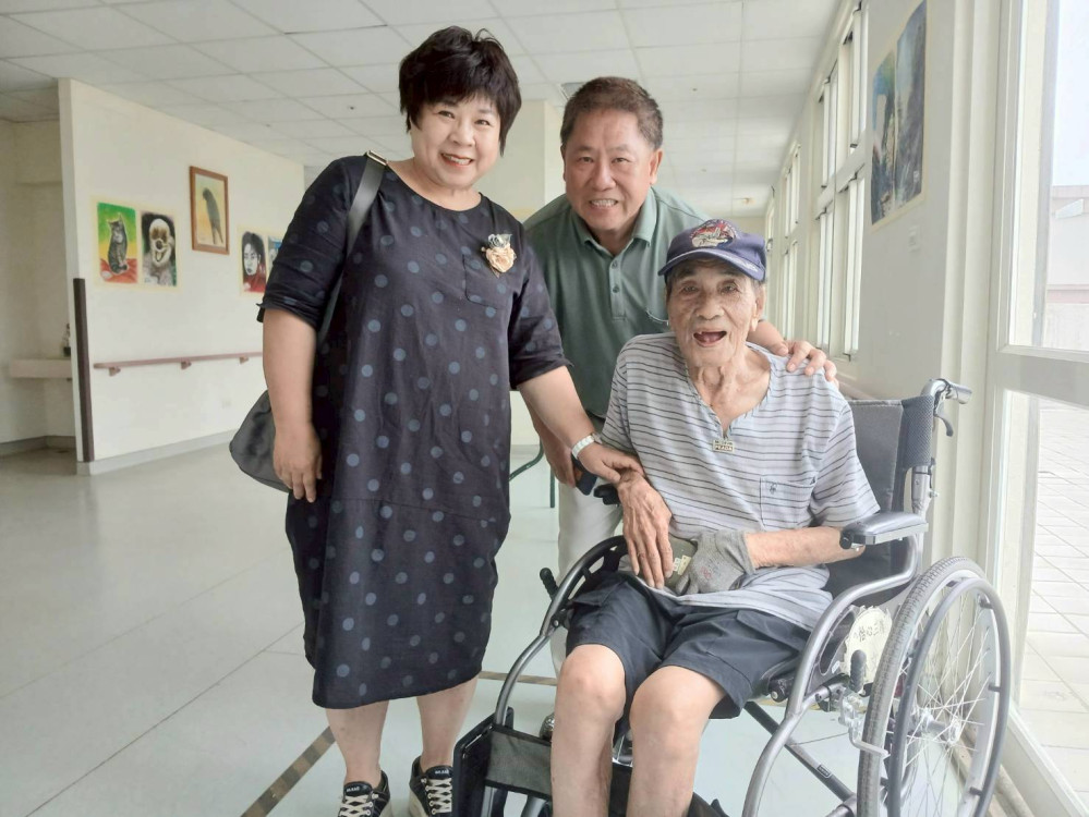花蓮榮家感謝地區分會送暖 捐助善款改善長輩生活品質