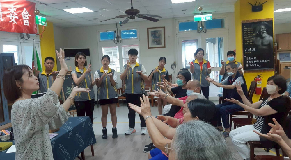 花蓮榮家暖心公益課程 紓壓住民長者身心