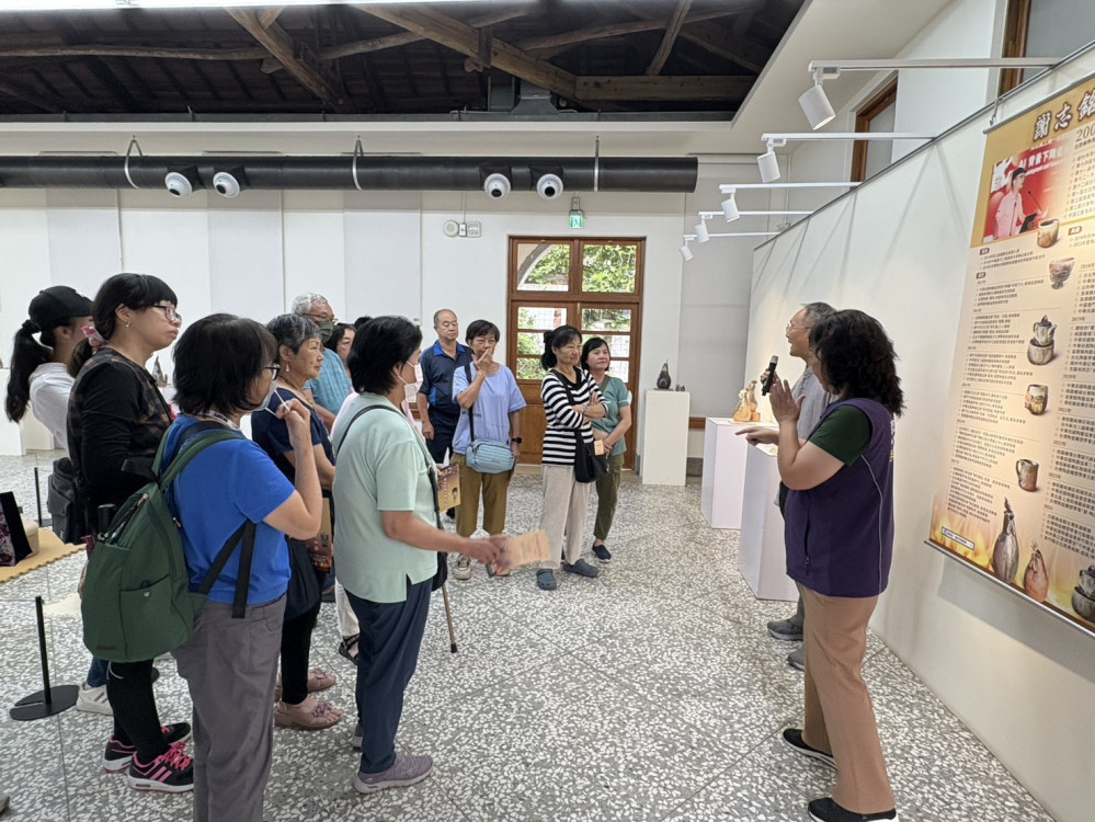 藝術零距離!　竹美館結合臺灣手語營造謝志銘柴燒茶器展共融體驗