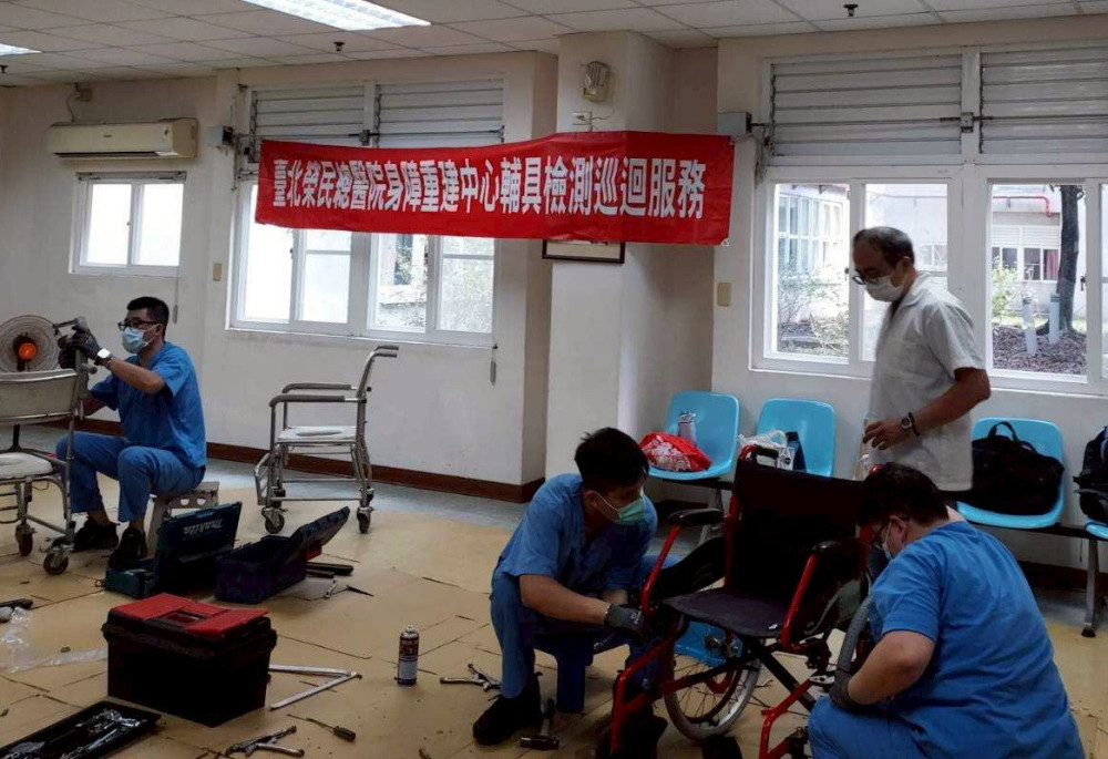 北榮身障中心輔具巡迴至白河榮家 有愛無礙守護住民安全