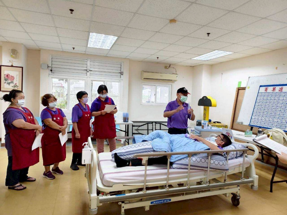 白河榮家照服員在職教育訓練 提升臥床住民生活品質