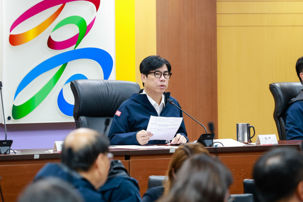 「棒子交給她」一語驚四座 陳其邁玩笑話掀高雄市長初選風暴