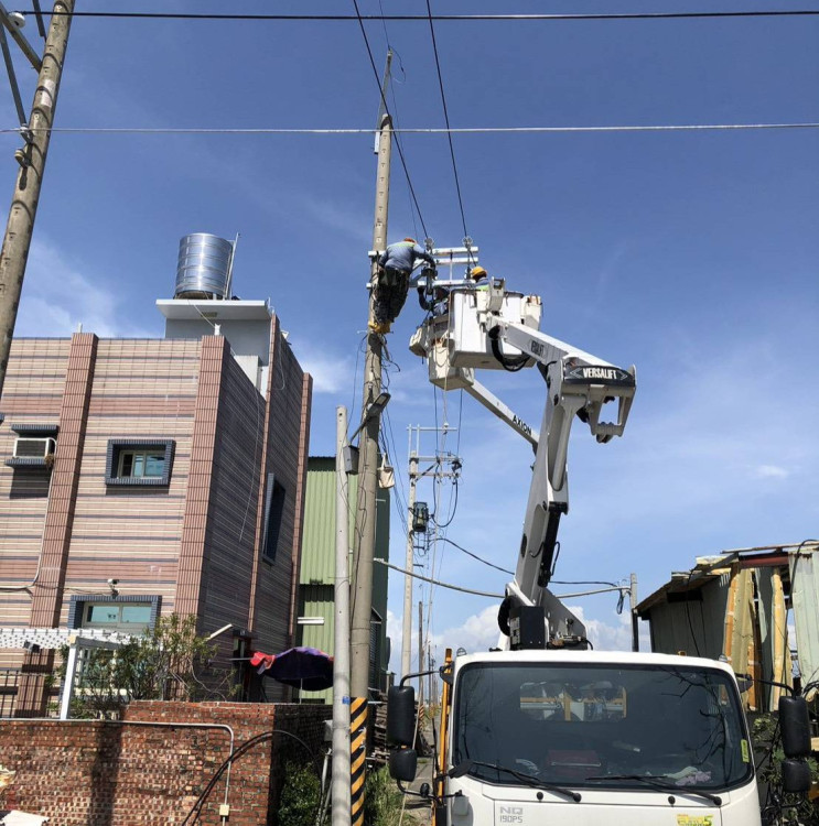搶修一步一腳印點亮臺南燈火 台電拼最後4.7千戶復電