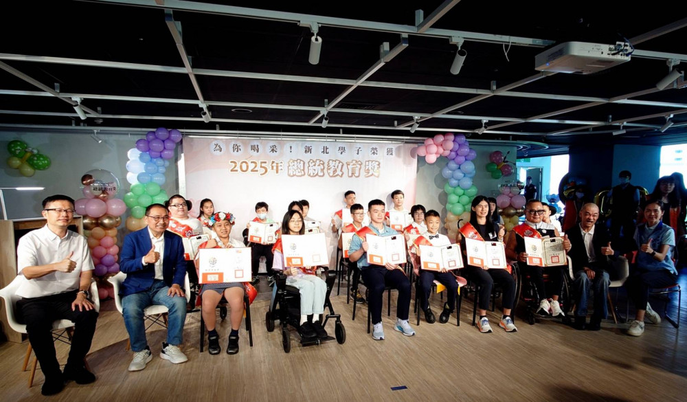 逆境中綻放光芒！新北21位學子榮獲總統教育獎與奮發向上獎 侯友宜市長頒發獎學金
