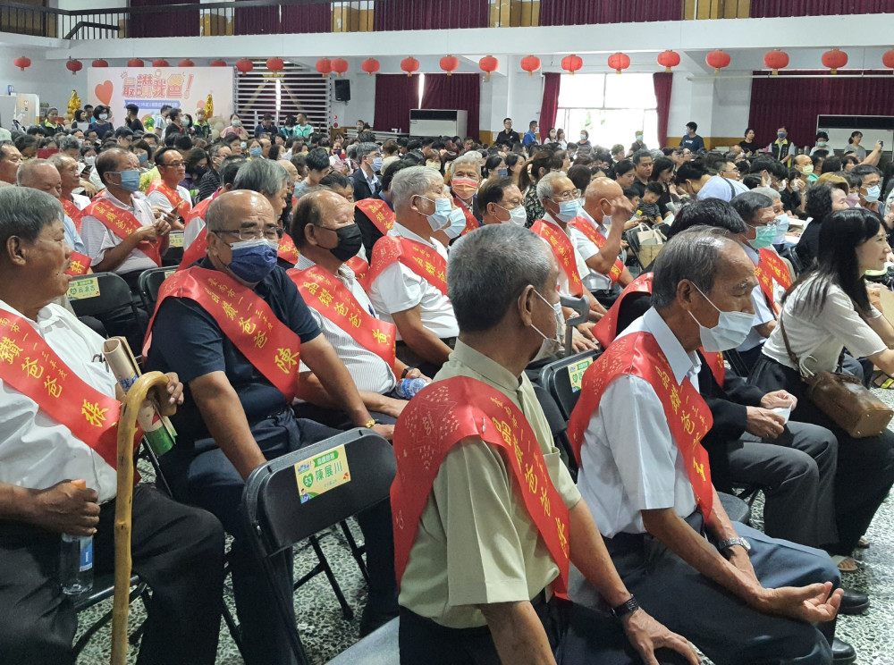 臺南市 8 月 3 日舉辦父親節表揚活動，52 位爸爸獲殊榮