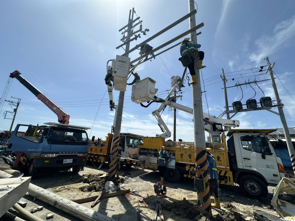搶修一步一腳印點亮臺南燈火 台電拼最後4.7千戶復電