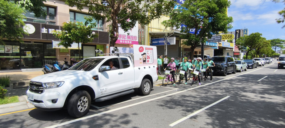 「妃妃鐵馬隊」前進北台灣 陳亭妃帶頭呼籲支持罷免