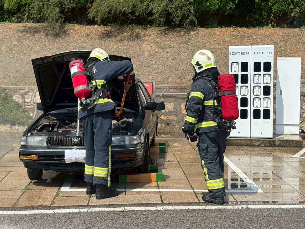 提升電動車災害搶救應變能力！金門消首辦搶救演練