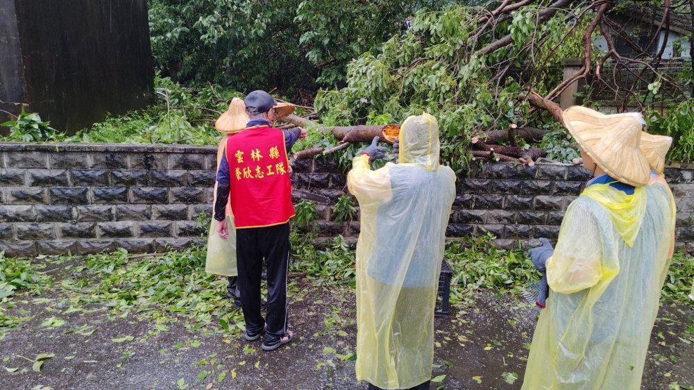 白河榮家風災豪雨侵襲 雲林榮服處支援災後環清展愛心行動力