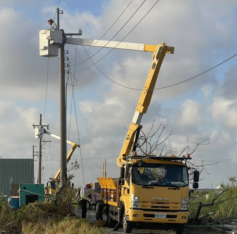 台電搶修日以繼夜 抓緊時間全力復電