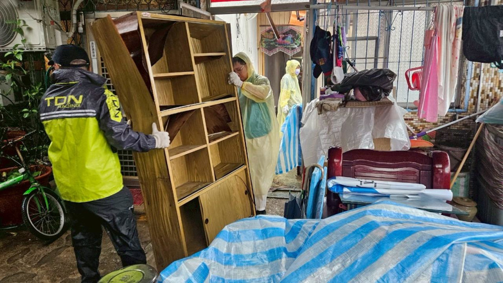 嘉義榮欣志工風雨無阻助災後清理 暖心守護榮民眷