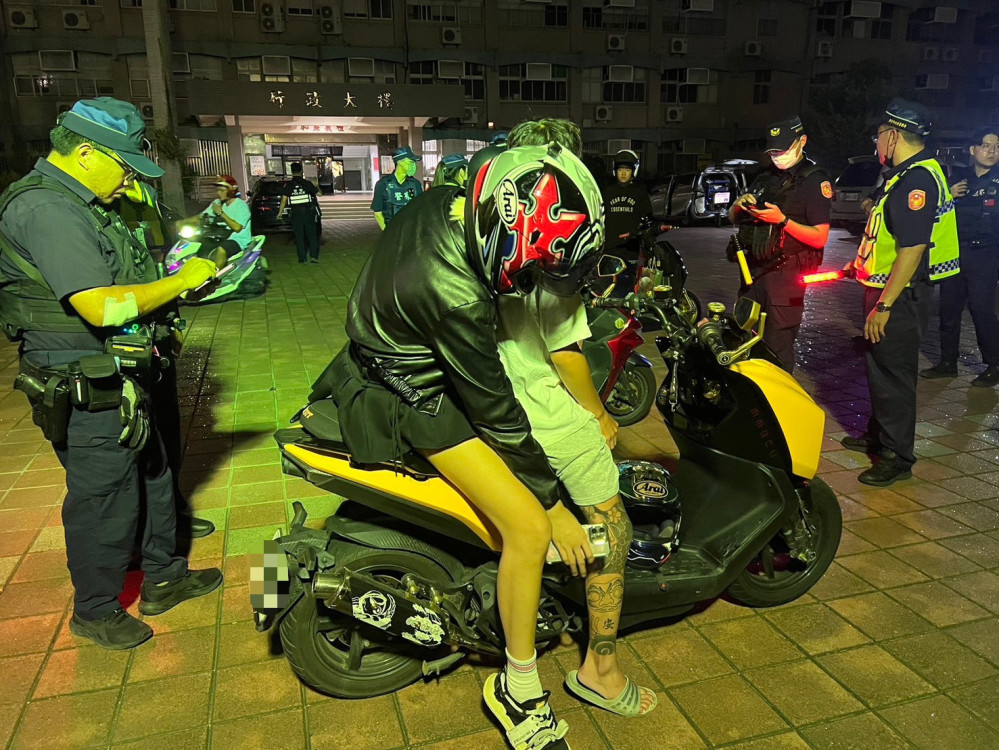 暑期專案 南警環監聯合稽查打擊噪音車