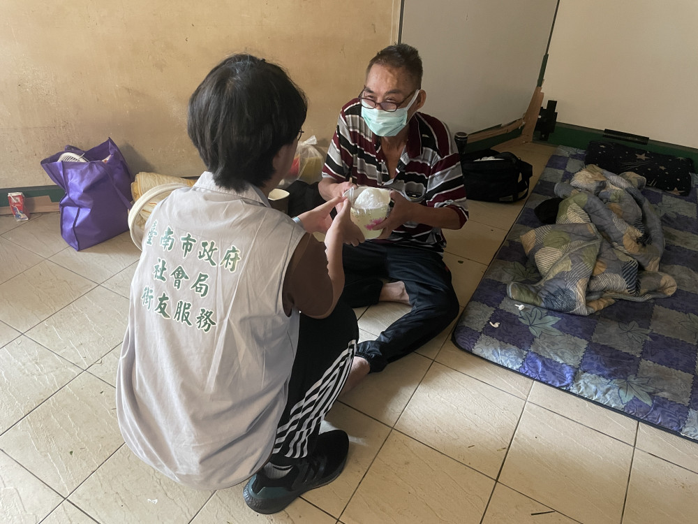 丹娜絲來襲 臺南市社會局啟動應變機制救助災民
