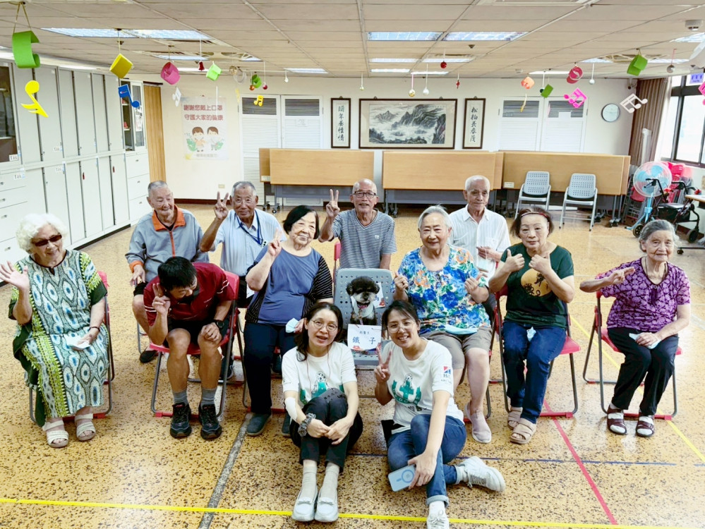 打造長者幸福頤養生活環境　八德榮家推展動物輔療延緩失能預防
