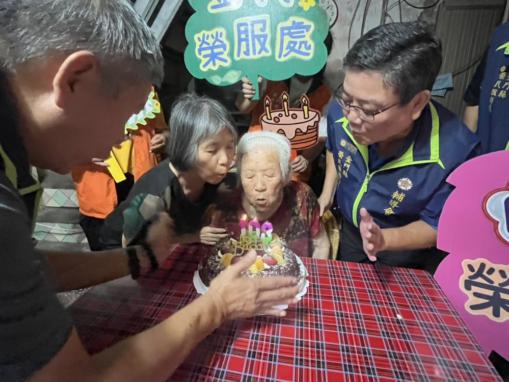 103歲榮民李阿嬤紀壽 金門榮服處歡欣慶生