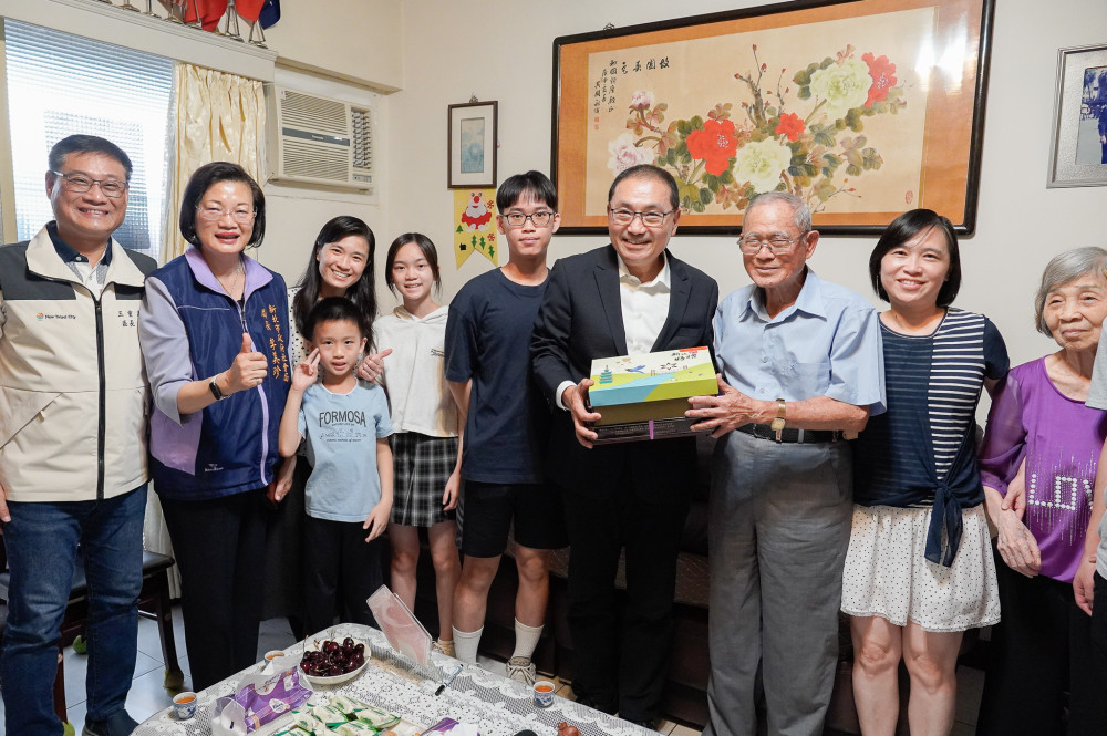 父親節將屆 陳和國獲新北模範父親 侯友宜親往道賀