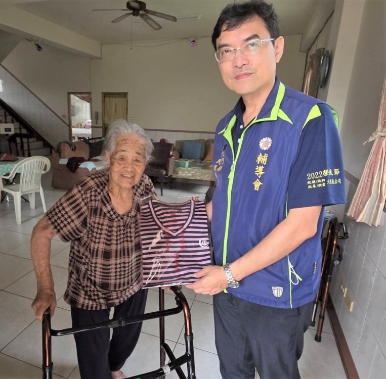 金門榮服處感謝慶福基金會贈涼感衣 讓榮民清涼一夏