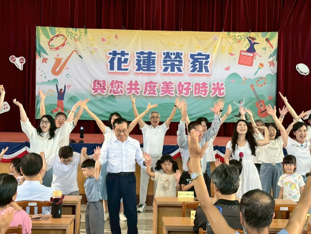 花蓮榮家感謝珠珠媽媽關懷協會攜手合唱團向榮民致敬