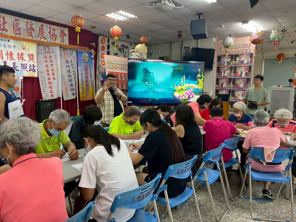 崑大樂活學程×永康社大科技互動體驗 共創智慧樂齡新日常