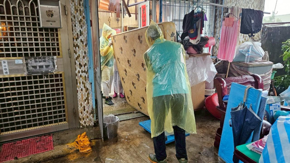 嘉義榮欣志工風雨無阻助災後清理 暖心守護榮民眷
