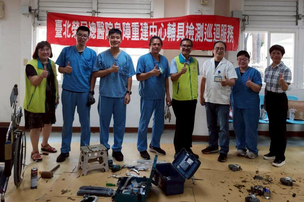 北榮身障中心輔具巡迴至白河榮家 有愛無礙守護住民安全
