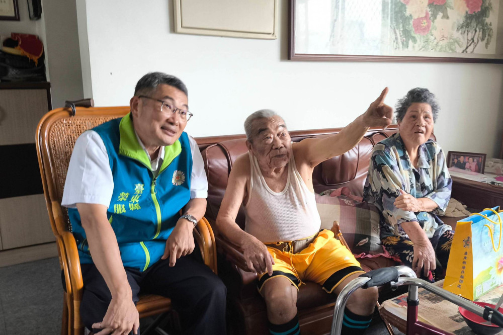 臺東榮服處探望抗戰老兵 傾聽歷程感言