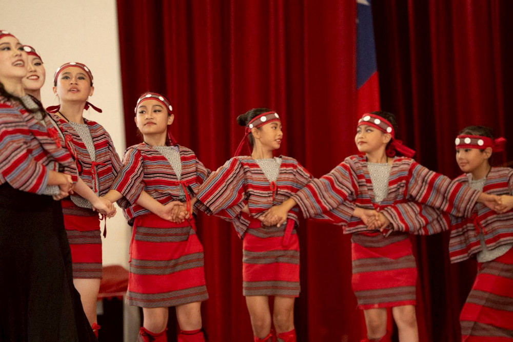 精靈幻舞團為愛而舞 花蓮榮家感恩的心演出