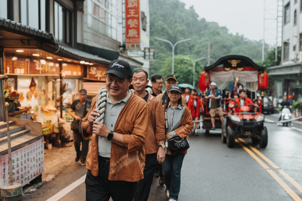 2025 西拉雅夏日山車祭登場 眾人齊拉山車慶典氛圍濃