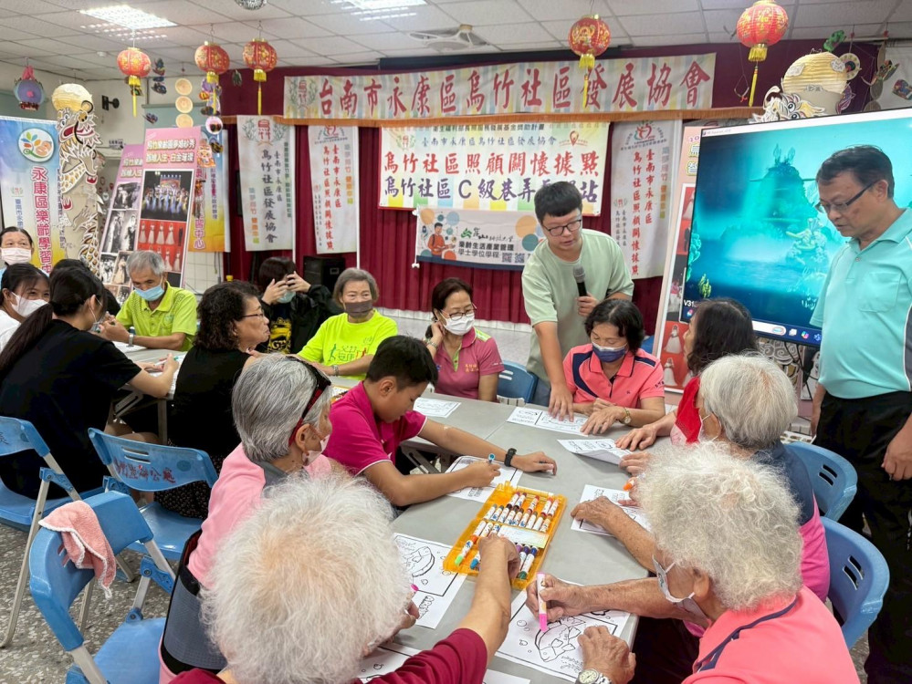 崑大樂活學程×永康社大科技互動體驗 共創智慧樂齡新日常