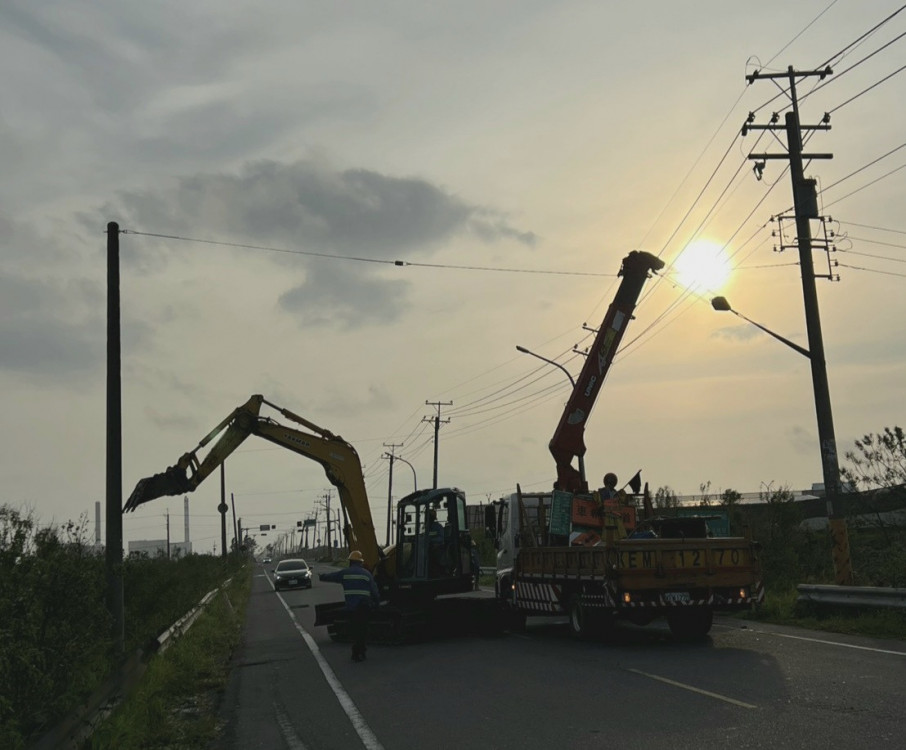 丹娜絲颱肆虐臺南重災！台電動員7縣市支援搶修拚復電