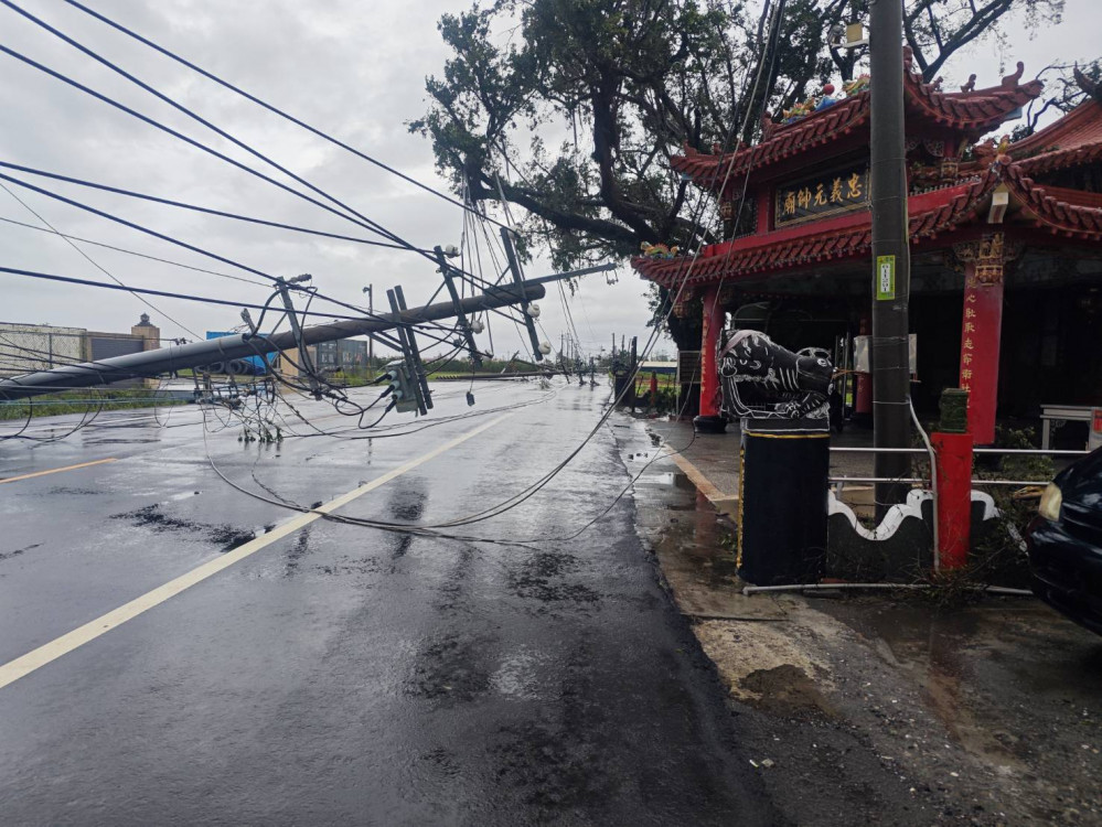 丹娜絲颱肆虐臺南！7/7逾17萬9千戶停電  台電新營區處：全員出動搶修中