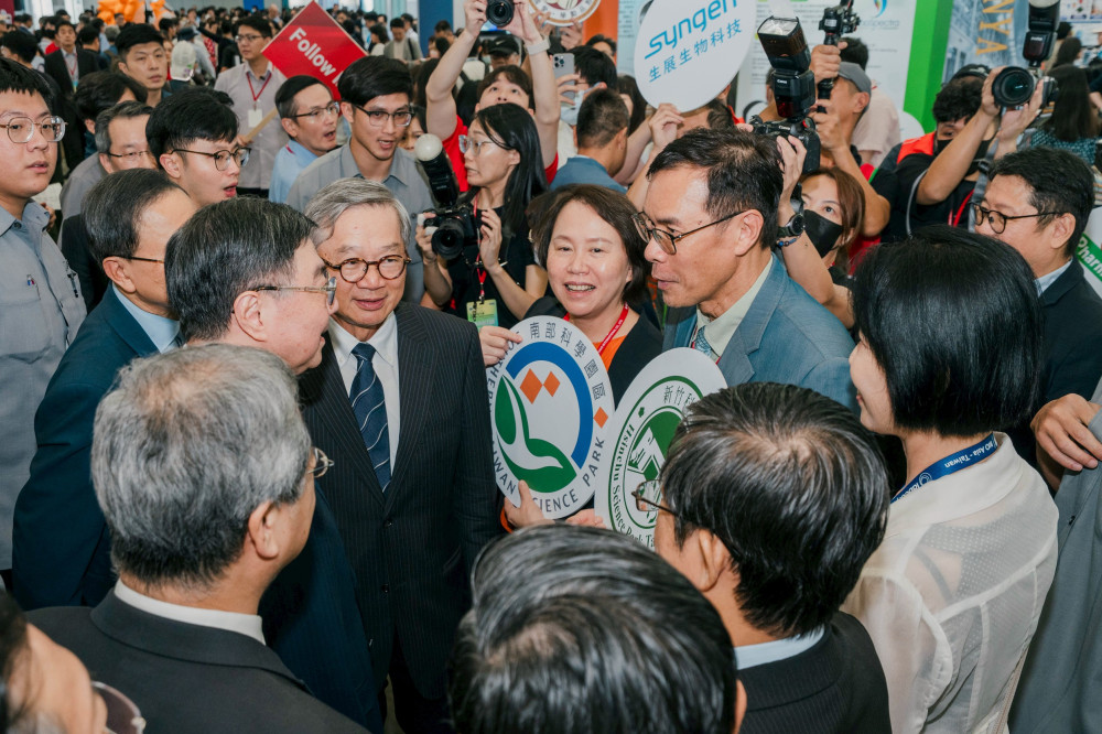 南科攜12家廠商亮相亞洲生技大展 AI驅動精準健康創未來