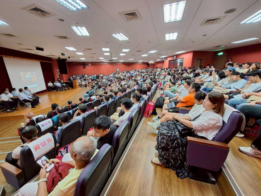 生成式AI學習成亮點！　中華大學新生家長說明會逾300位熱情參與
