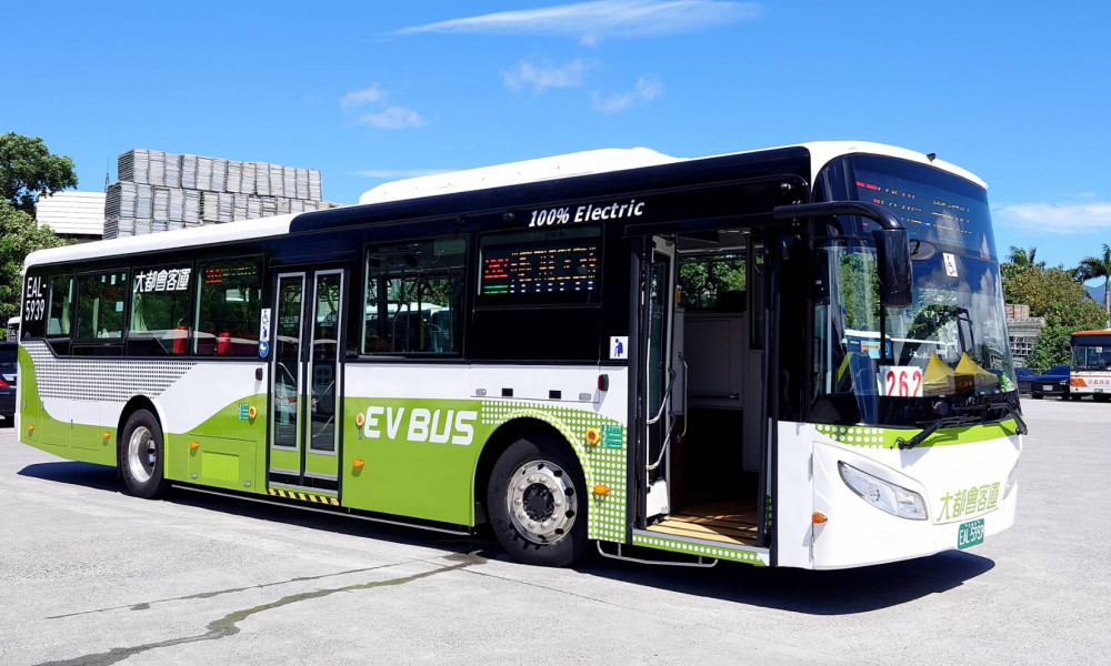 大都會客運262路線電動公車浴火重生 首發快閃活動溫馨登場