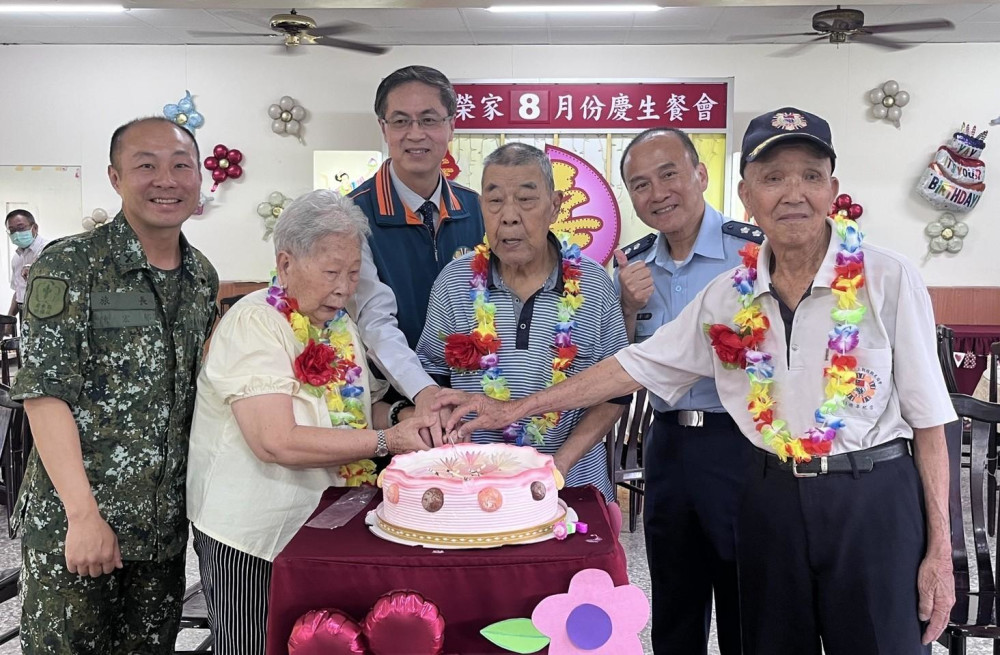 屏東榮家8月慶生會 住民長輩感受滿滿關懷