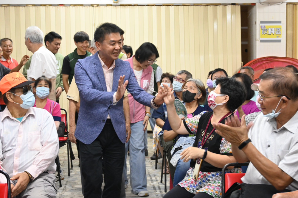 許智傑三民見面會後直攻左營　跨越藍綠獲里長力挺 成最強母雞
