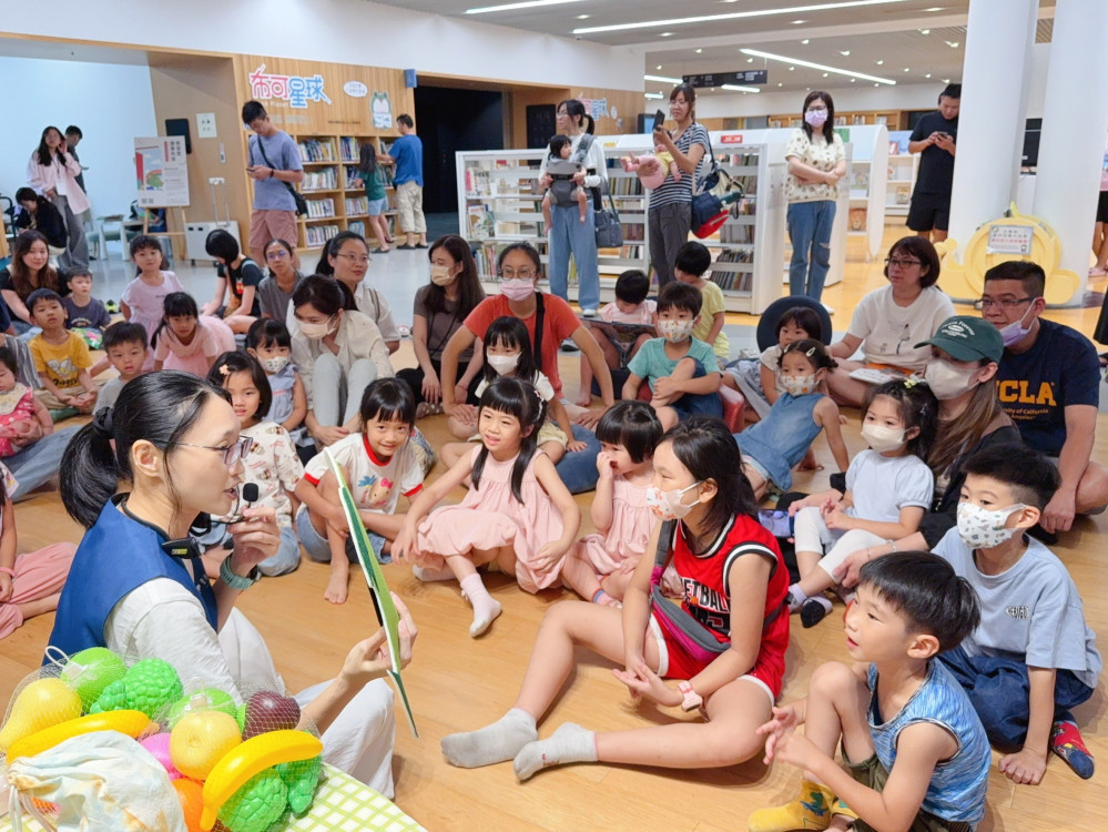臺南市立圖書館推出「讀繪魔法盒」系列活動，助嬰幼兒爱上閱讀