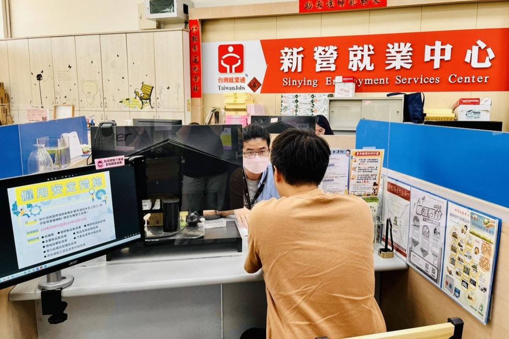 勞動部強化版僱用安定措施啟動！減班休息勞工補助最高7萬2600元