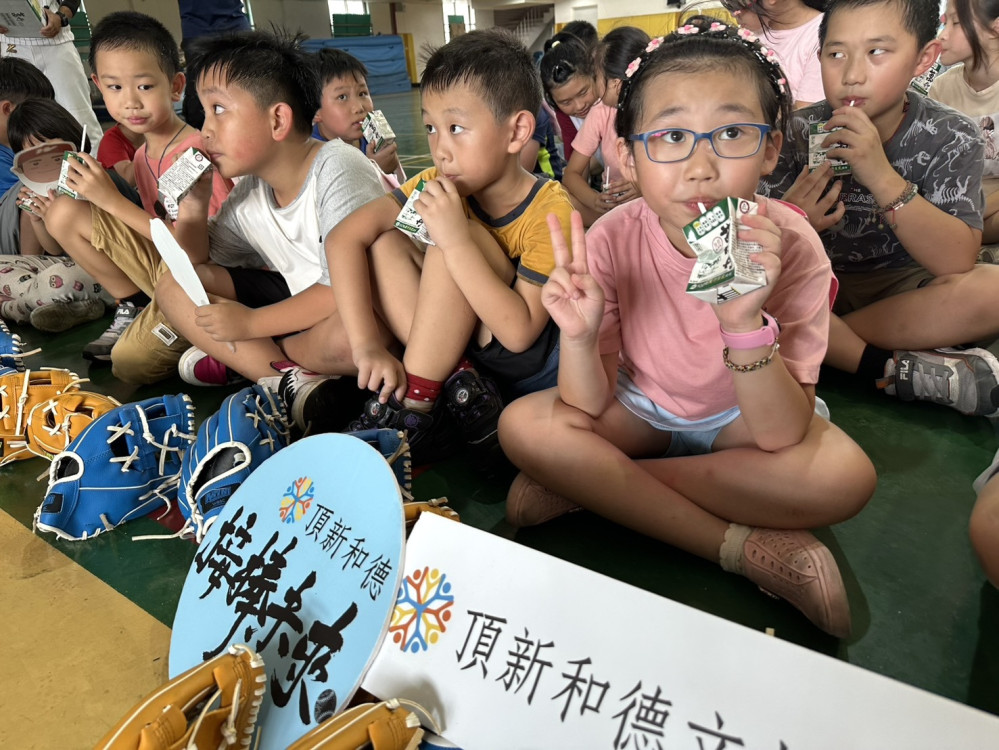 孩子揮棒揮出希望！頂新和德文教基金會暑期公益活動溫暖登場