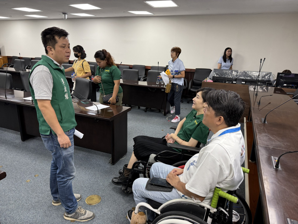 市議員李啟維質疑台南：有錢開罰單 無力修步道？