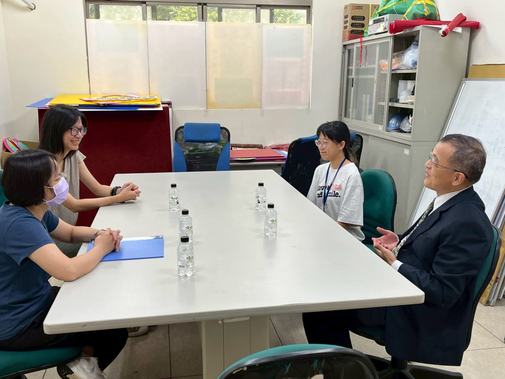 嘉南藥理大學實地走訪榮家 關懷社工實習學生