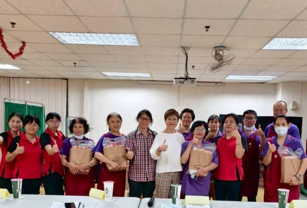 白河榮家照服員技術賽「翻」出幸福 關注愛心