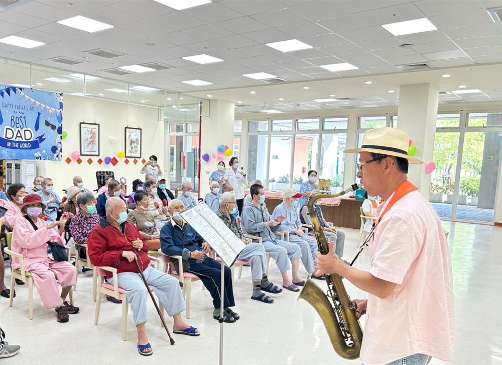 嘉榮護家歡慶父親節 榮民張志範以音樂為榮民眷長輩獻祝福