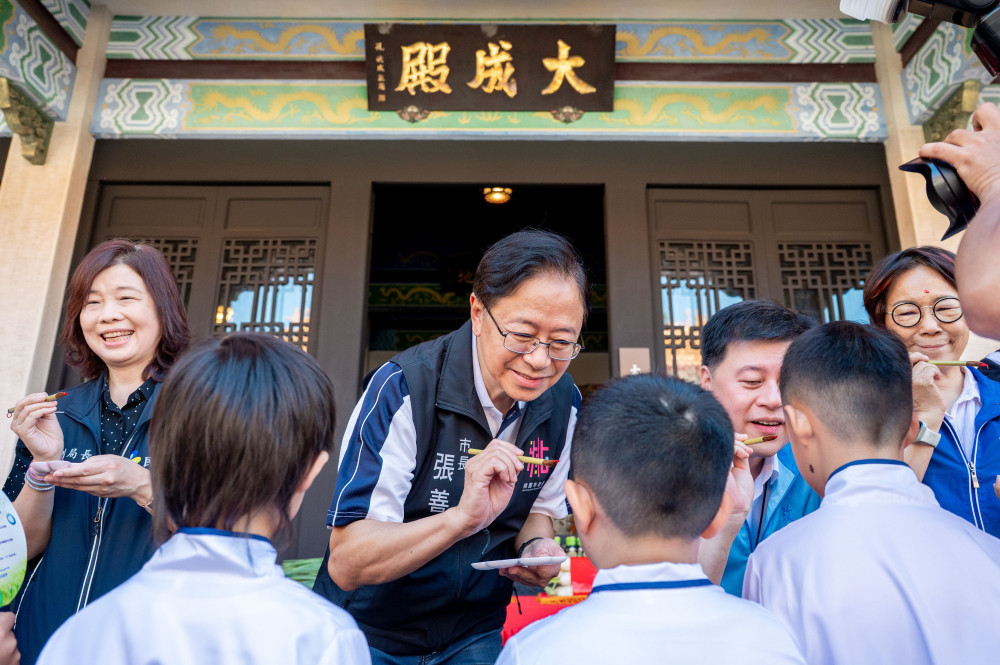 平安順遂、智慧啟迪　2025桃園孔廟點硃砂祈福祝學子學業精進