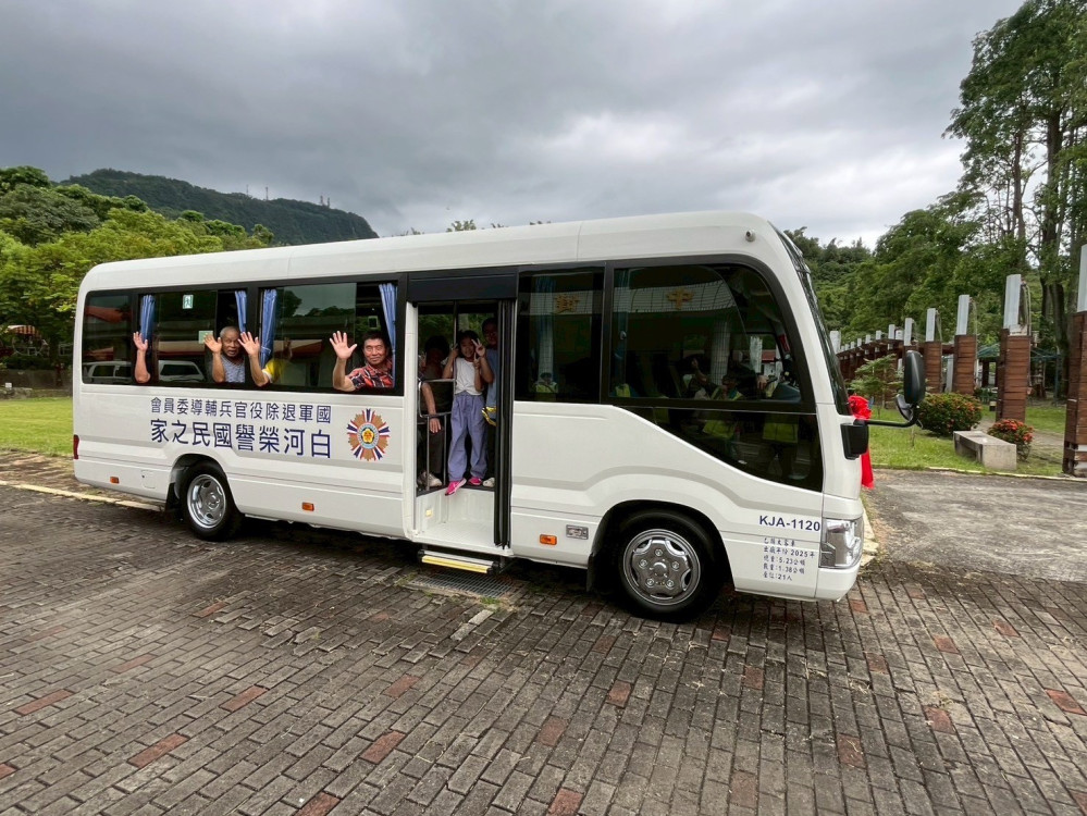 白河榮家添購中型客車啟用！家區住民出行更安心