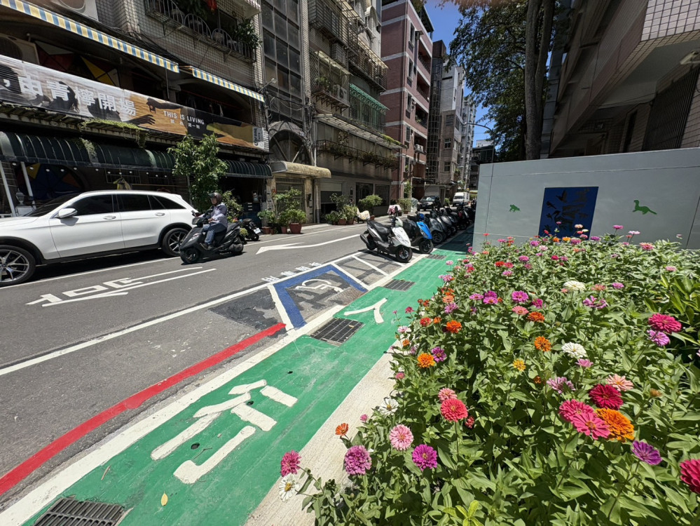 學童通行更安全！蘆洲長安街313巷完成標線型人行道